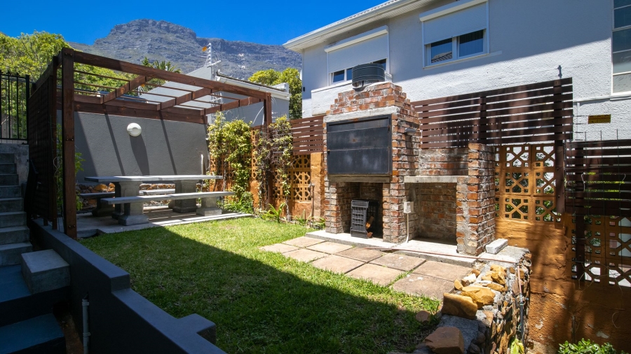 2 Bedroom Property for Sale in Vredehoek Western Cape